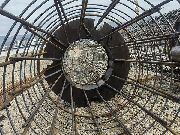 أعمال بناء أساسات بالخوازيق الخرسانية