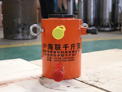 رافعة هيدروليكية بفتحة مركزية