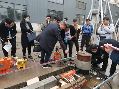 رافعة هيدروليكية مزدوجة الاتجاه